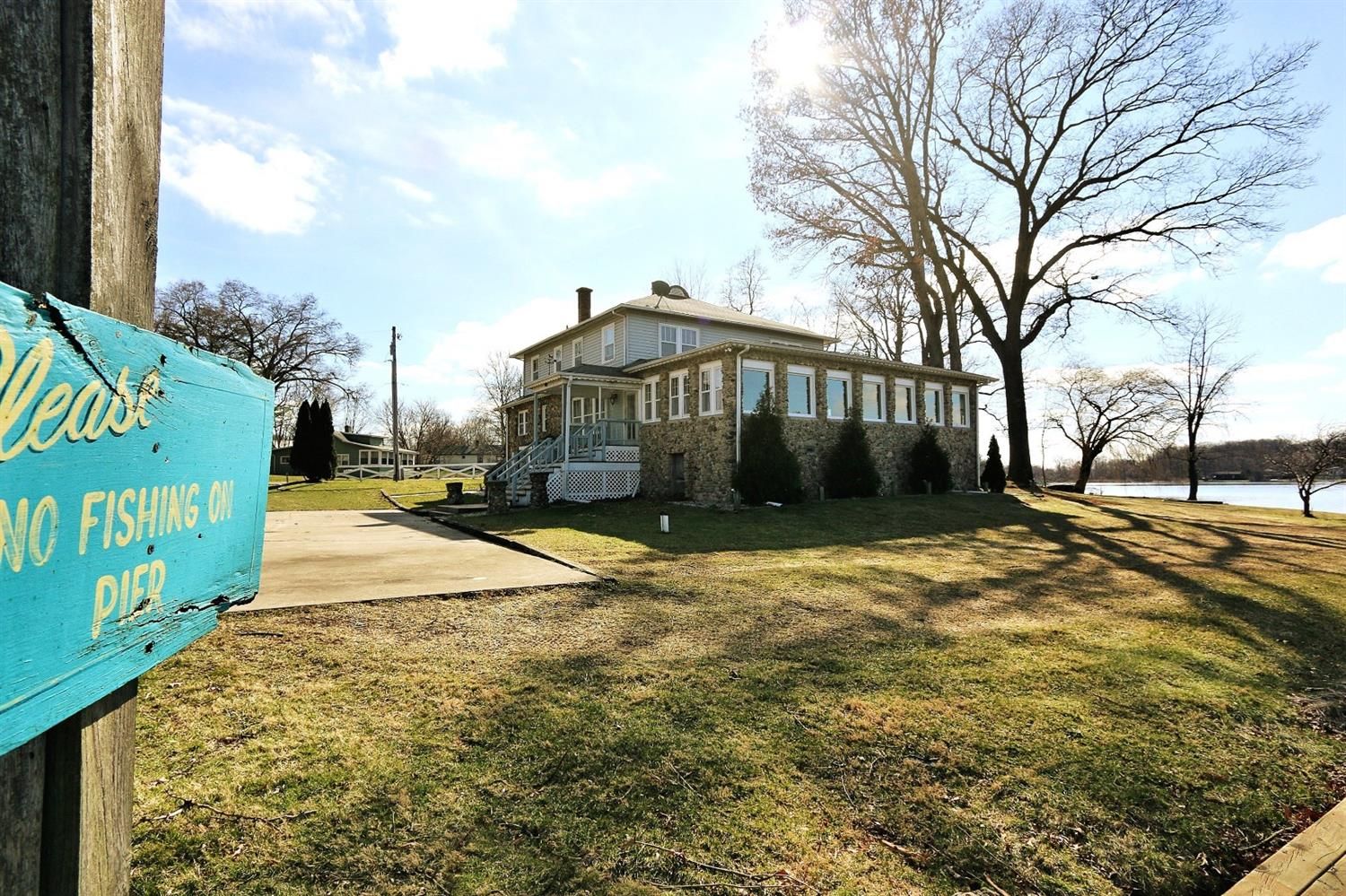 220 Lakeside Dr, Walkerton, IN 46574